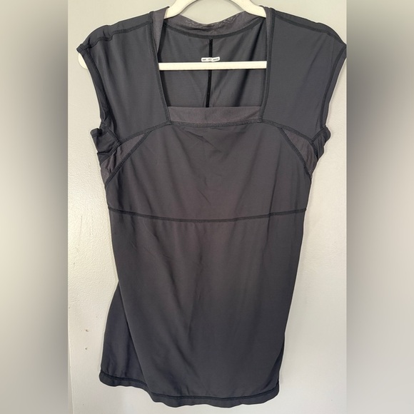 Lululemon Black Shirt Sleeve Shirt - Picture 2 of 3